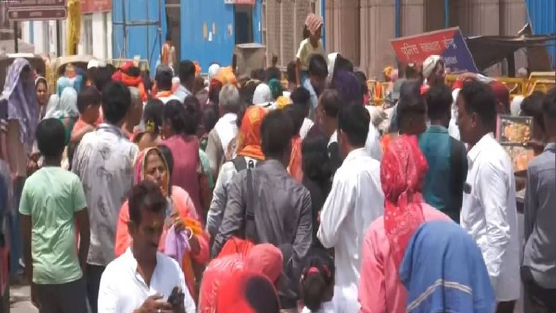 Despite intense heat devotees continue to throng Ayodhya's Shri Ram Mandir